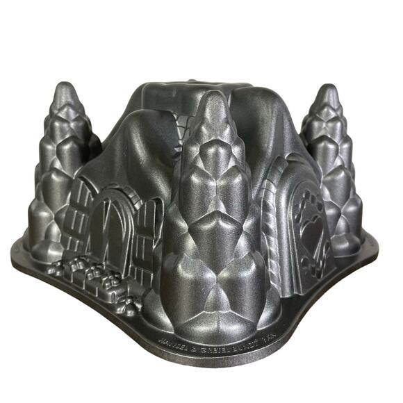 Nordic Ware Castle Bundt Cake Pan 10 Cup Cast Aluminum Mold Fantasy Design - Picture 1 of 15